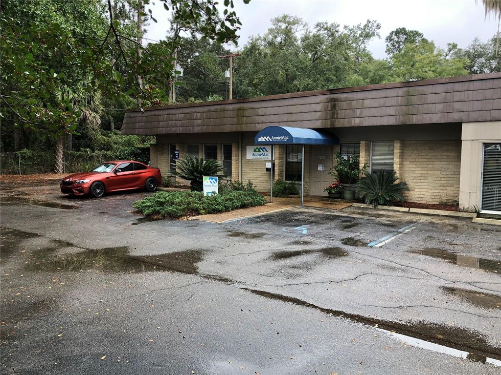 Photo of 1405 NW 13th Street #E, Gainesville, FL 32601 (MLS # GC537704)