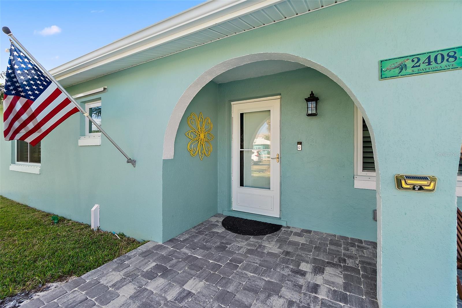 2408 S DAYTONA AVENUE