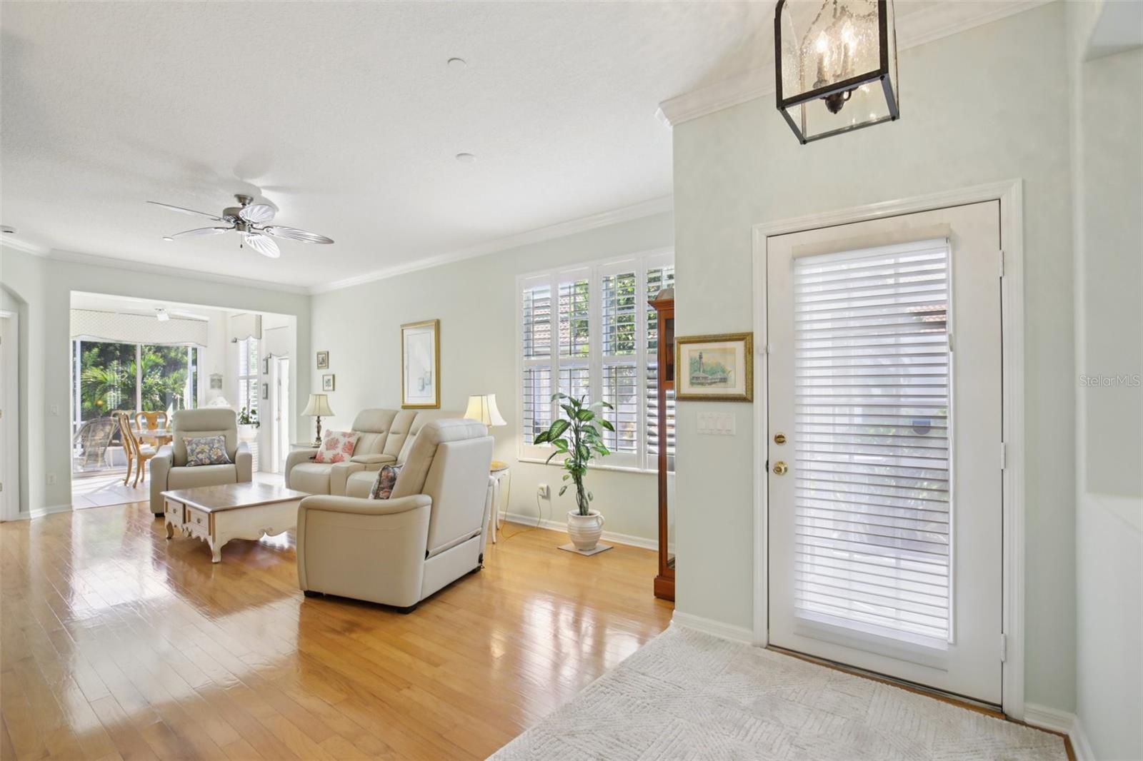 PELICAN POINTE GOLF & COUNTRY CLUB - Residential