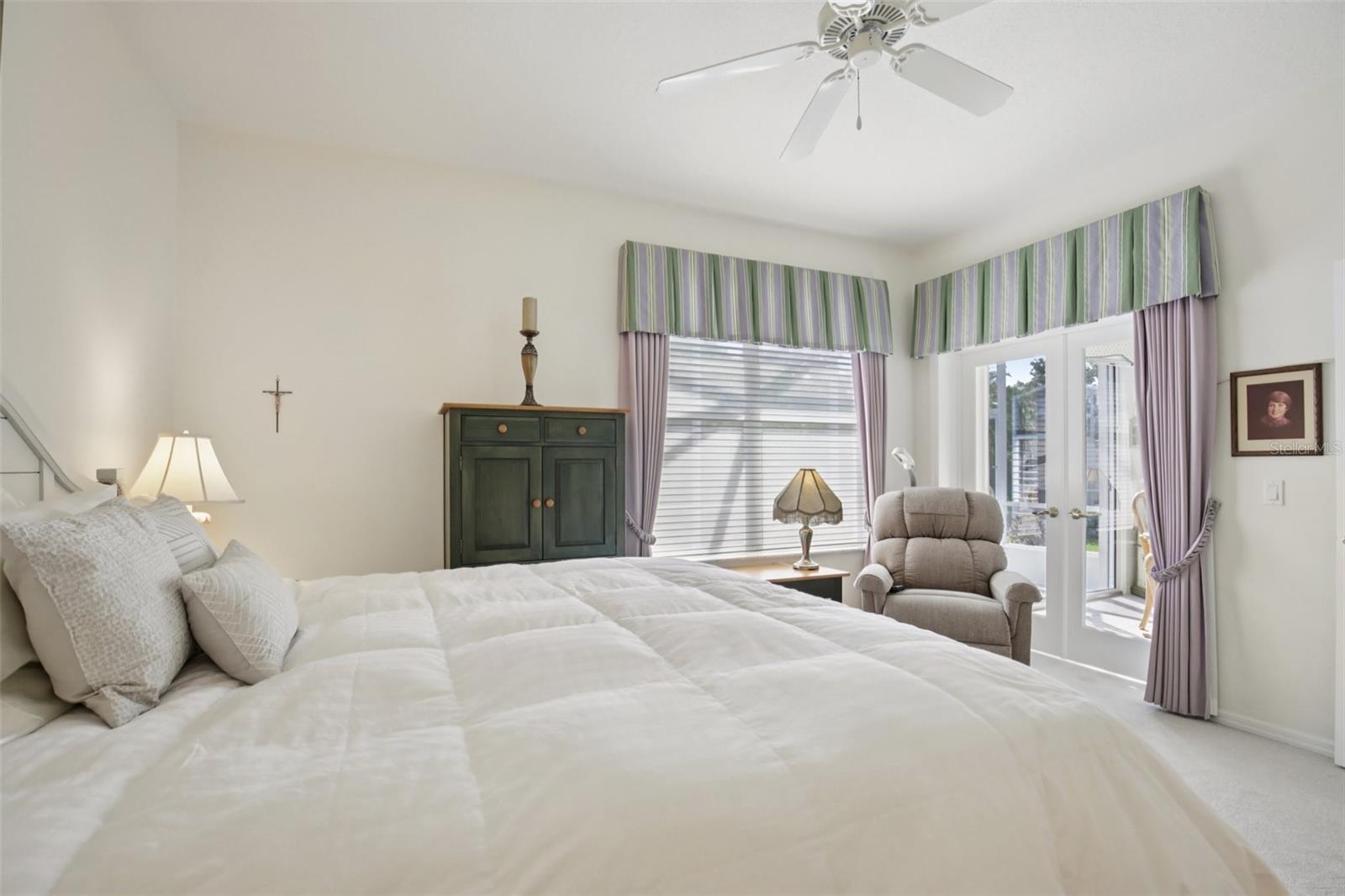 PELICAN POINTE GOLF & COUNTRY CLUB - Residential