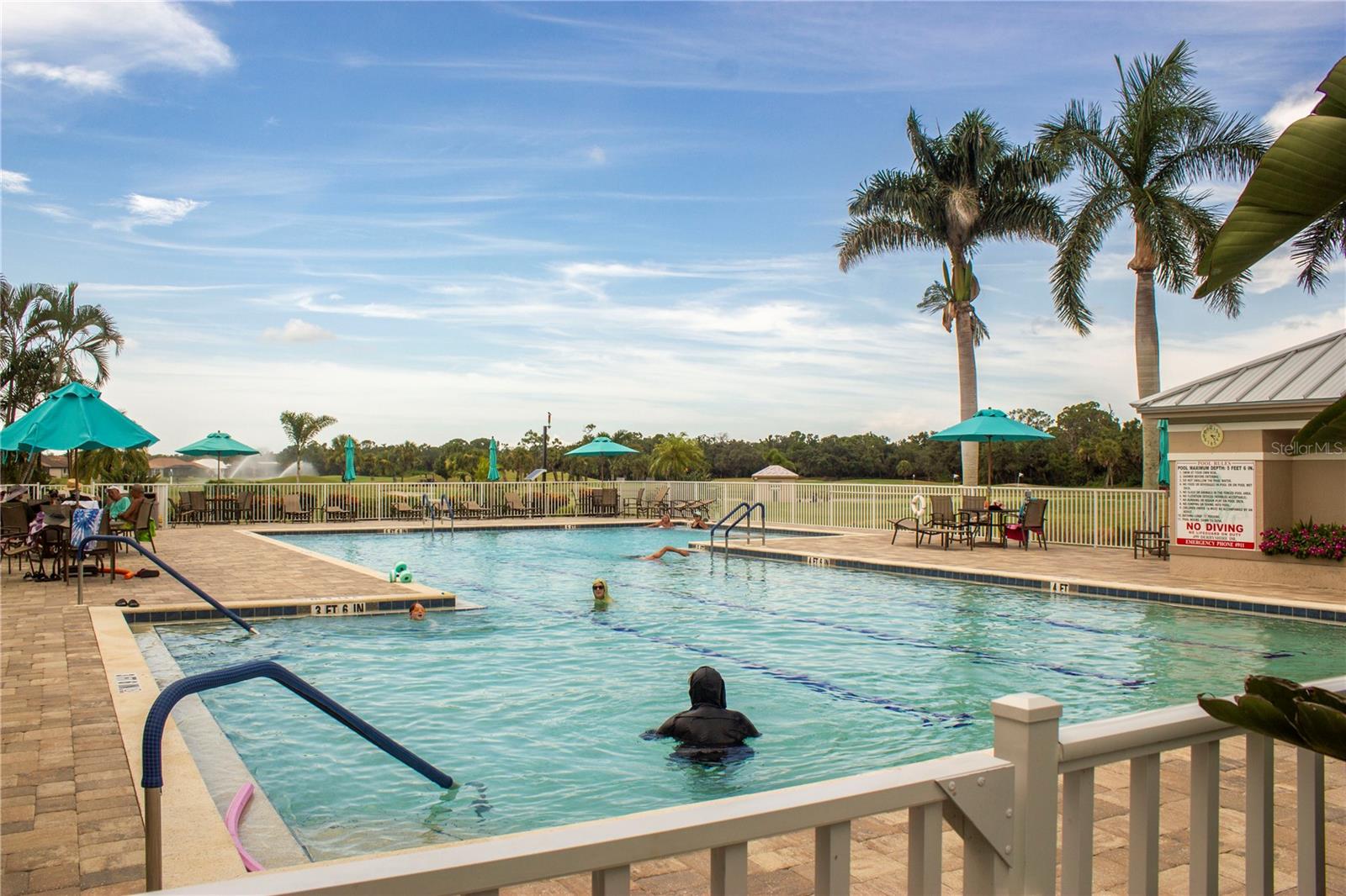 PELICAN POINTE GOLF & COUNTRY CLUB - Residential