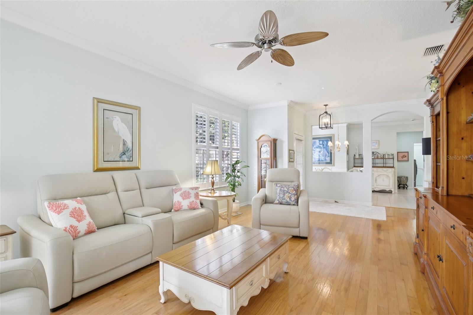 PELICAN POINTE GOLF & COUNTRY CLUB - Residential