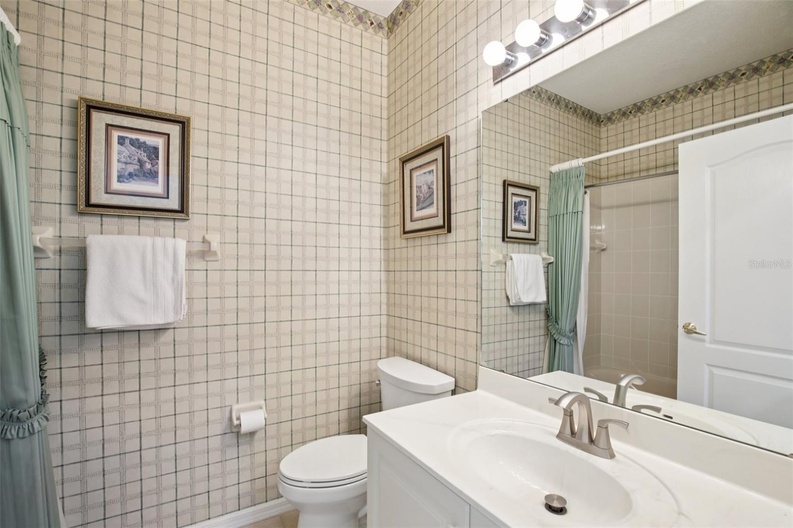 PELICAN POINTE GOLF & COUNTRY CLUB - Residential