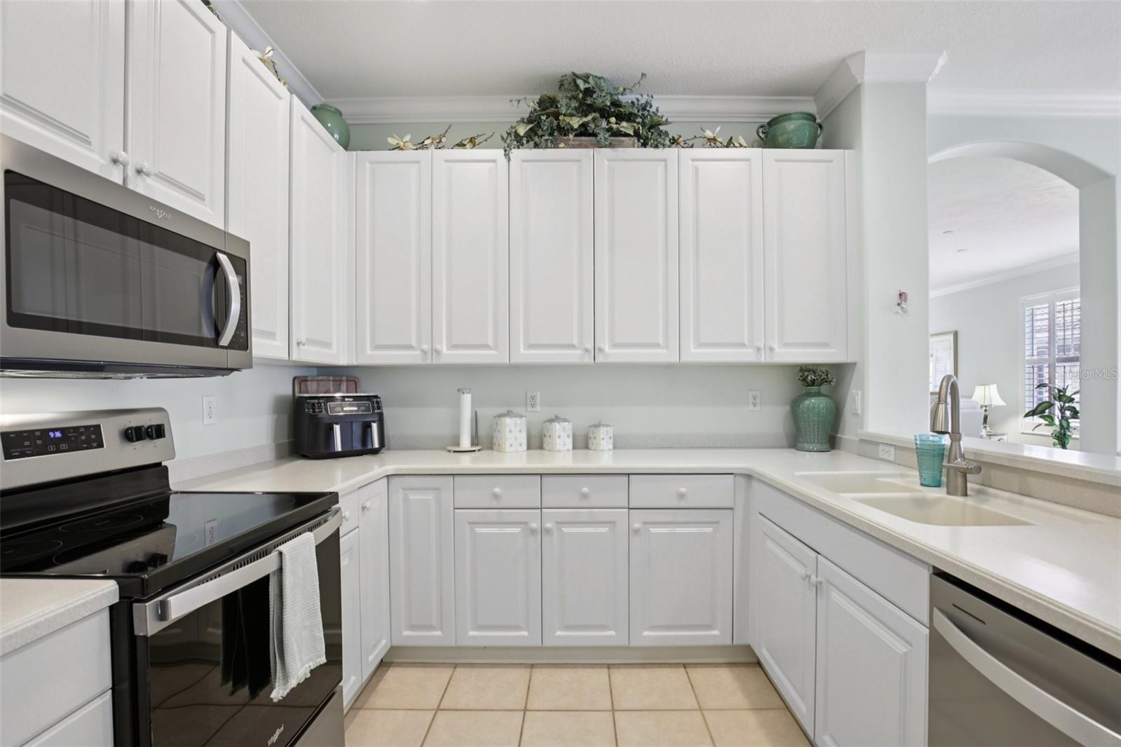 PELICAN POINTE GOLF & COUNTRY CLUB - Residential