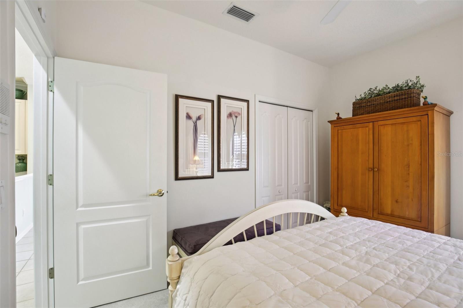 PELICAN POINTE GOLF & COUNTRY CLUB - Residential