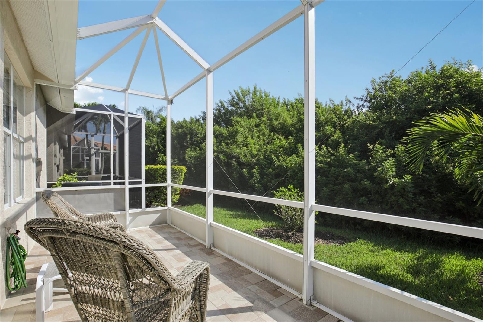 PELICAN POINTE GOLF & COUNTRY CLUB - Residential