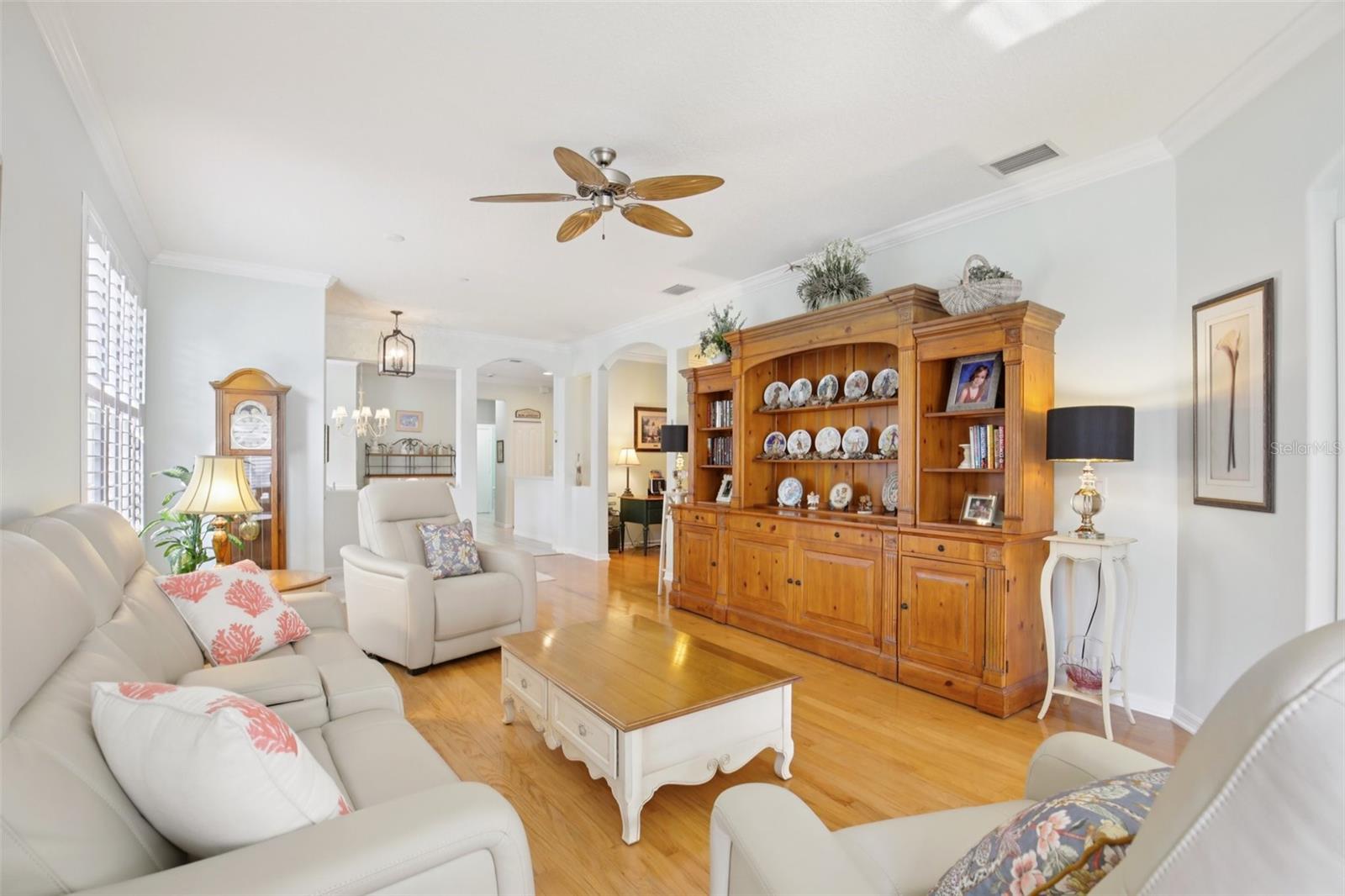 PELICAN POINTE GOLF & COUNTRY CLUB - Residential