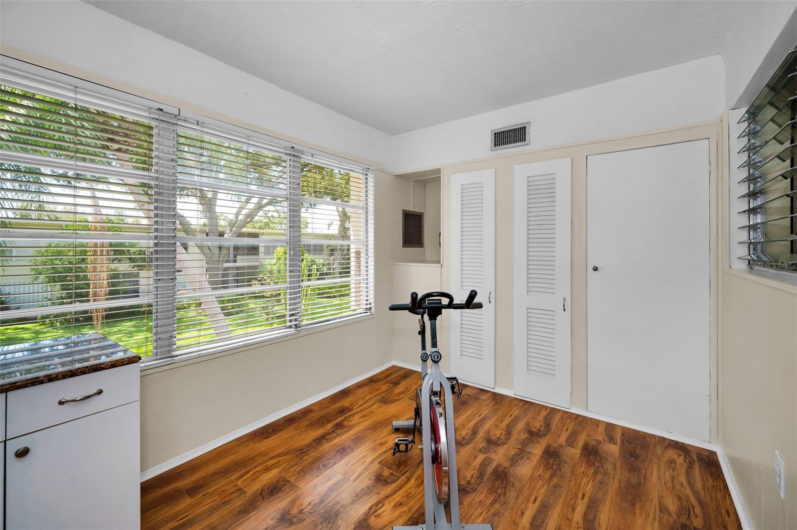 CLEARVIEW OAKS BLDG 16 - Residential