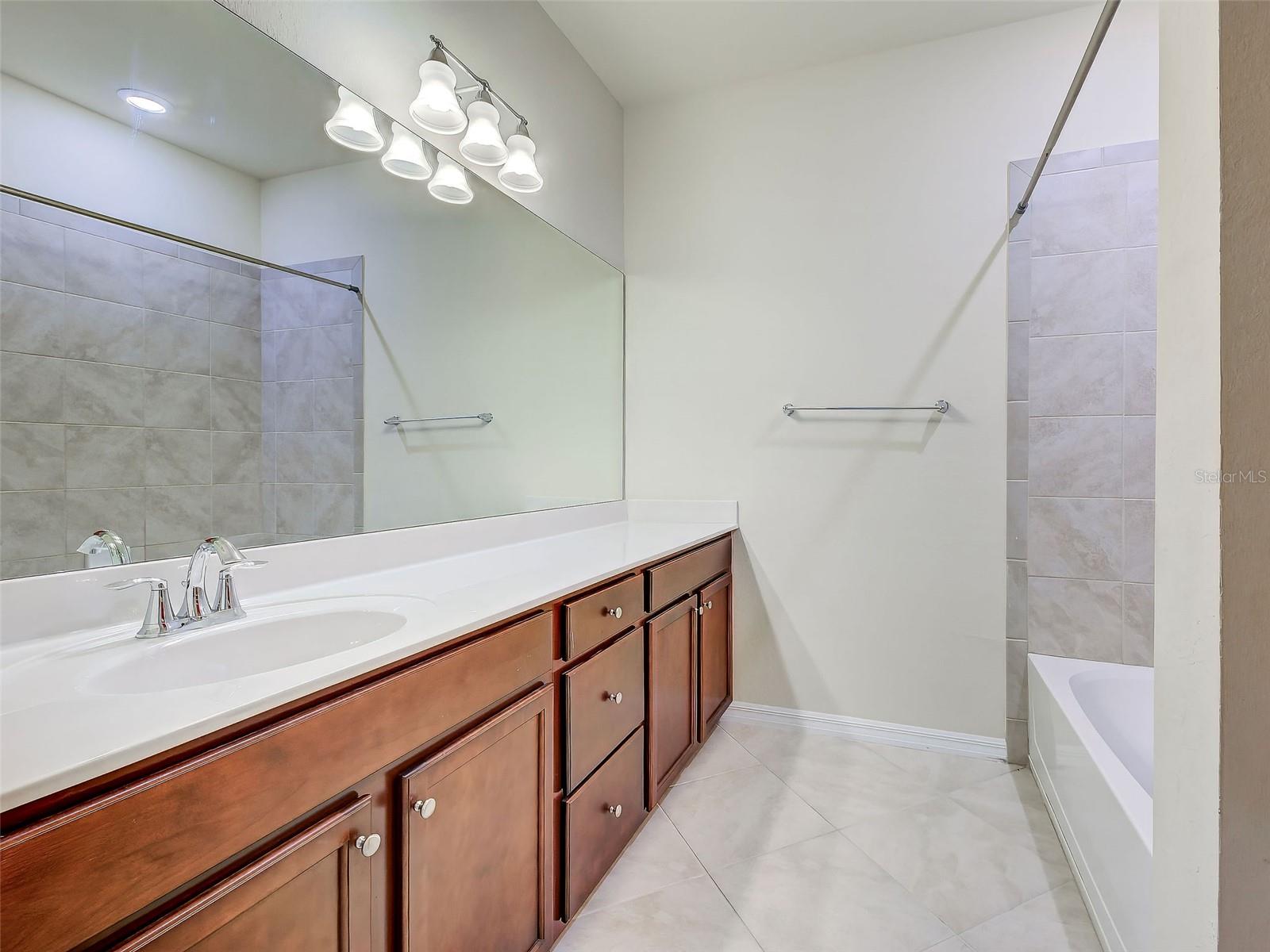 Picture for the property N6144599, 3 beds, 3 baths