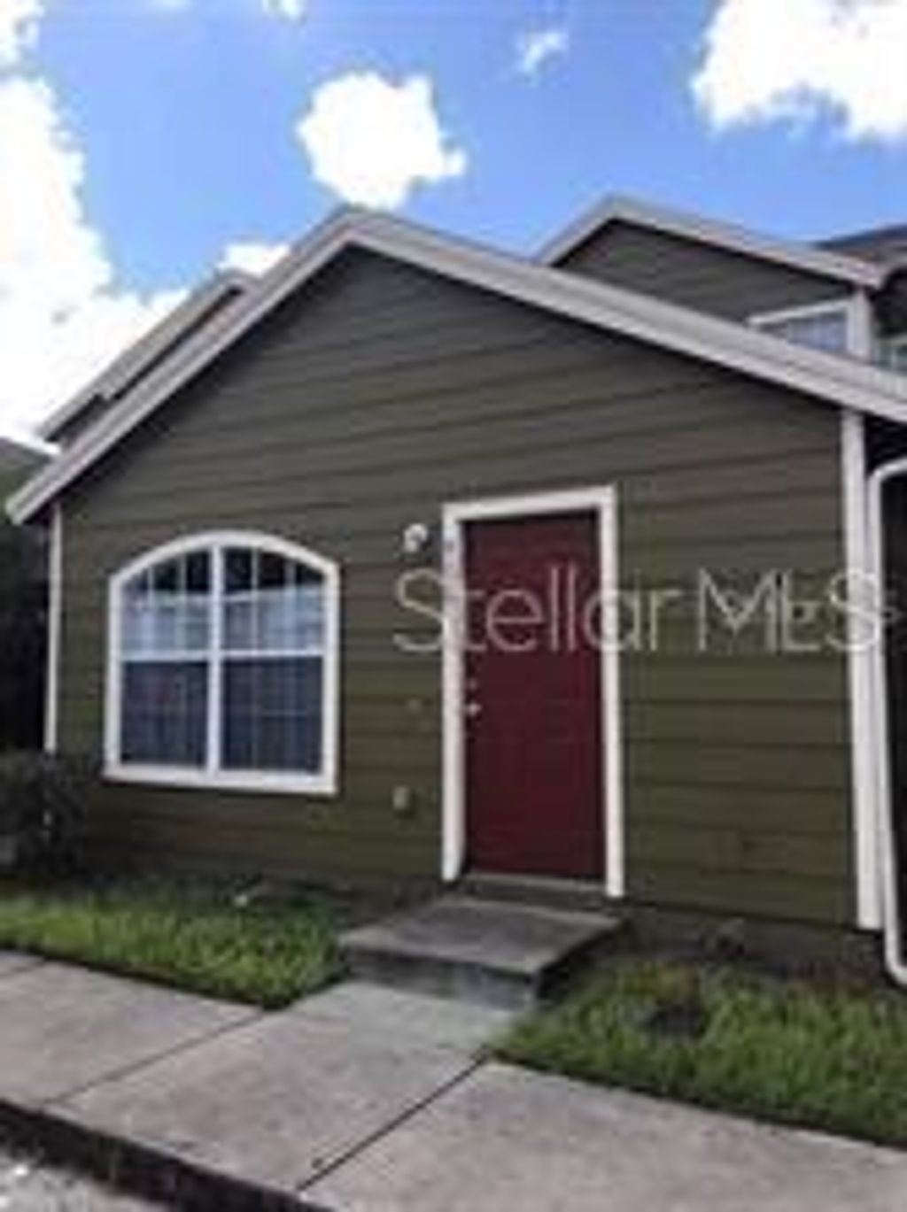 Photo of 916 Washington Palm Loop, Davenport, FL 33897 (MLS # O6335397)