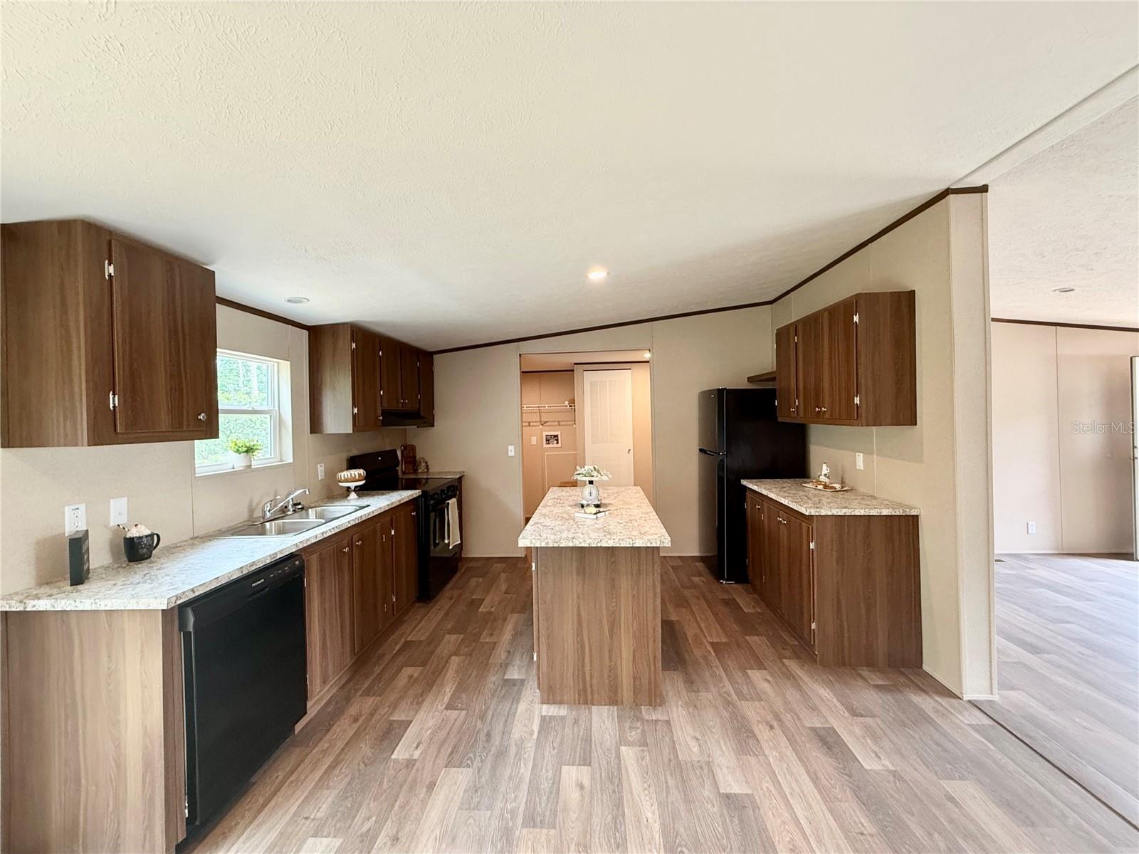 BLUE LAKE RIDGE - Residential