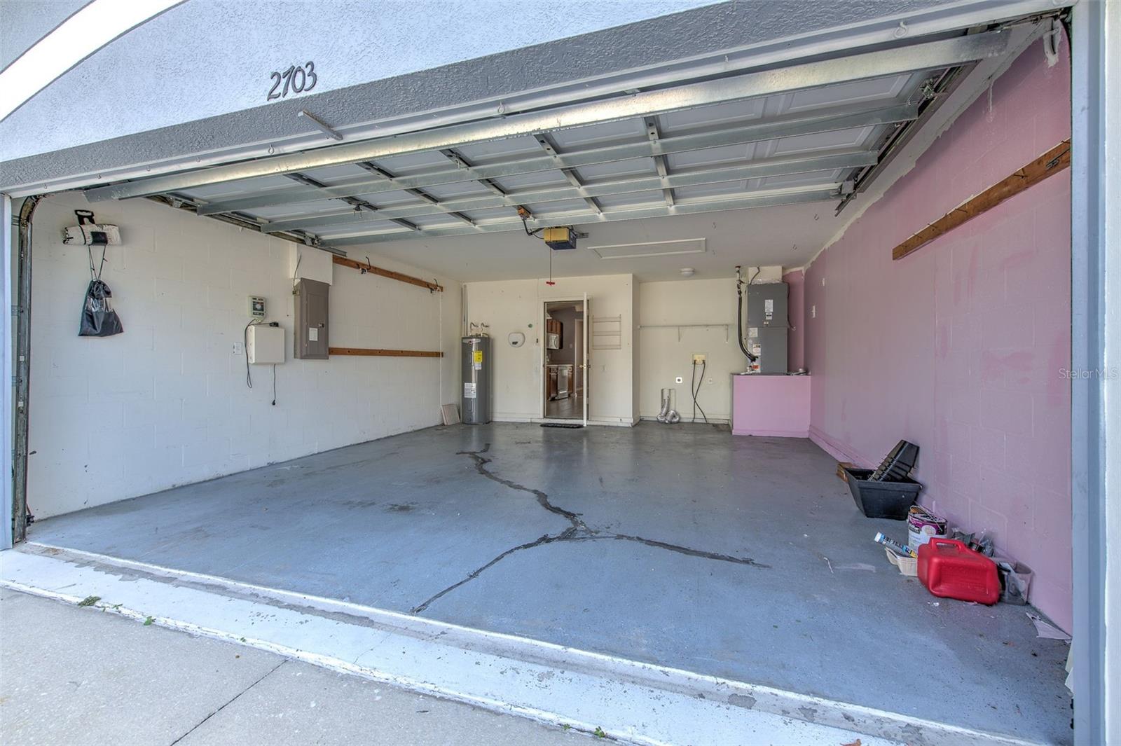 2703 BREAKWATER COURT