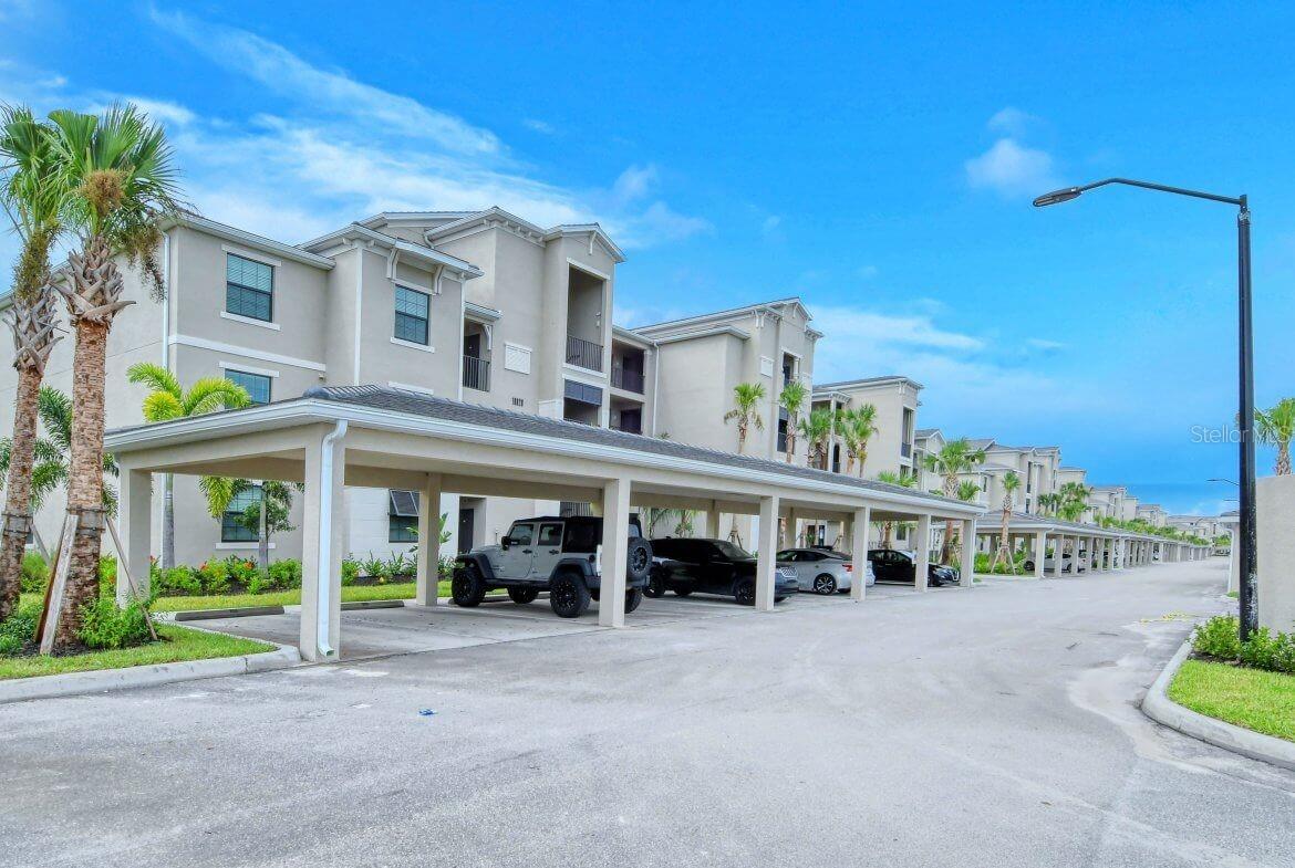 Enjoy resort-style living in this beautiful, fully updated 2-bedroom, 2-bathroom condo located in the heart of Lakewood Ranch. Nestled just minutes from beaches, shopping, dining, and golf courses, this condo offers the perfect balance of comfort and convenience for long-term renters.
Condo Features:
• Spacious open floor plan with plenty of natural light
• Two large bedrooms with generous closet space
• Two full bathrooms, including en-suite master bath
• Modern kitchen that is fully equipped
• In-unit washer & dryer
• Private balcony/patio with scenic views
• Central A/C and heating
• Assigned parking included
• Pet-friendly (with restrictions)
Community Amenities:
• Gated community with 24/7 security
• Heated swimming pool & hot tub
• Fitness center
• Clubhouse & social activities
• Tennis courts / pickleball courts