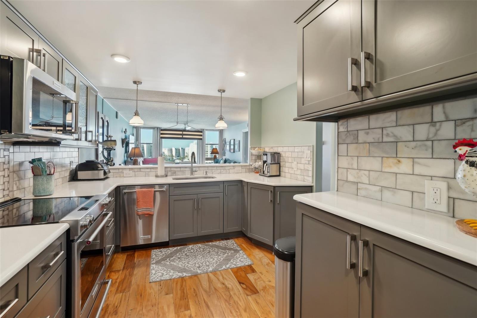 7400 SUN ISLAND DRIVE S 712