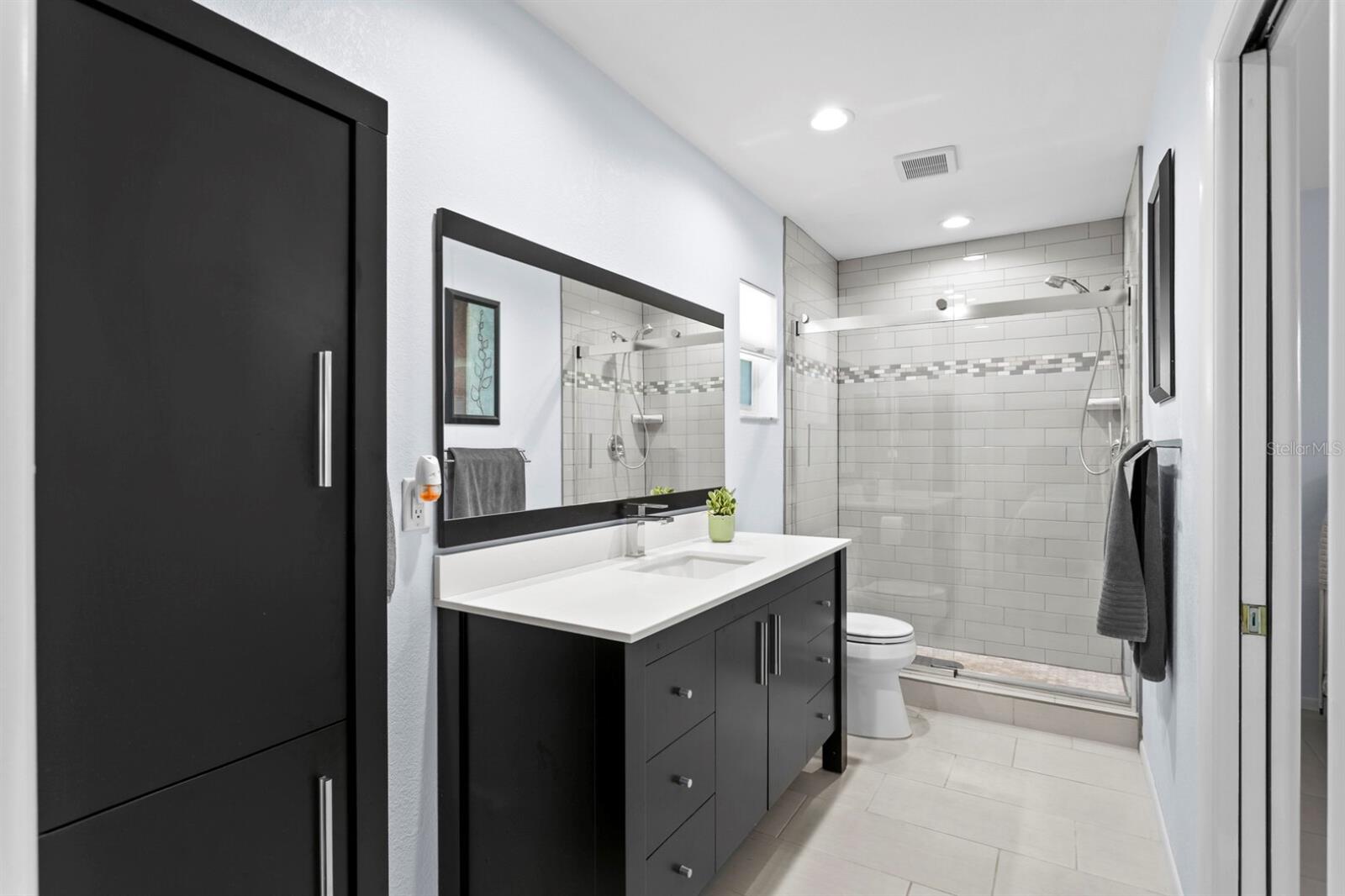 8645 PINETREE DRIVE W