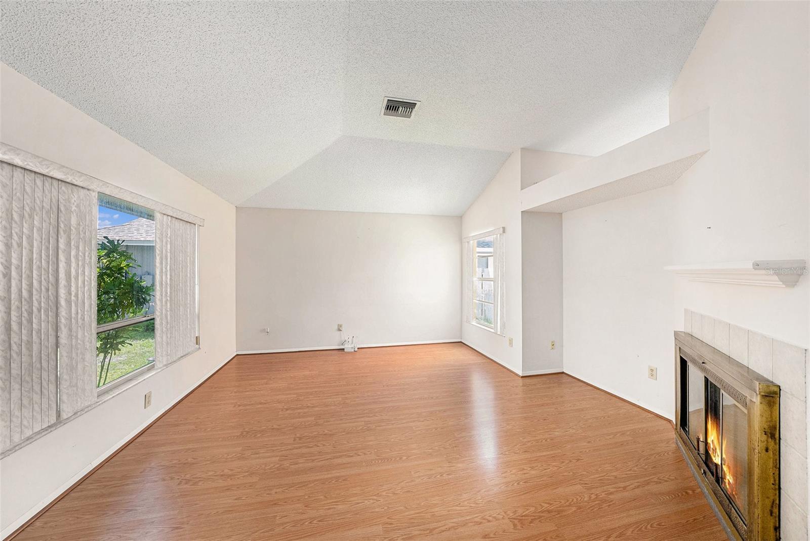 7112 HOLLOWELL DRIVE