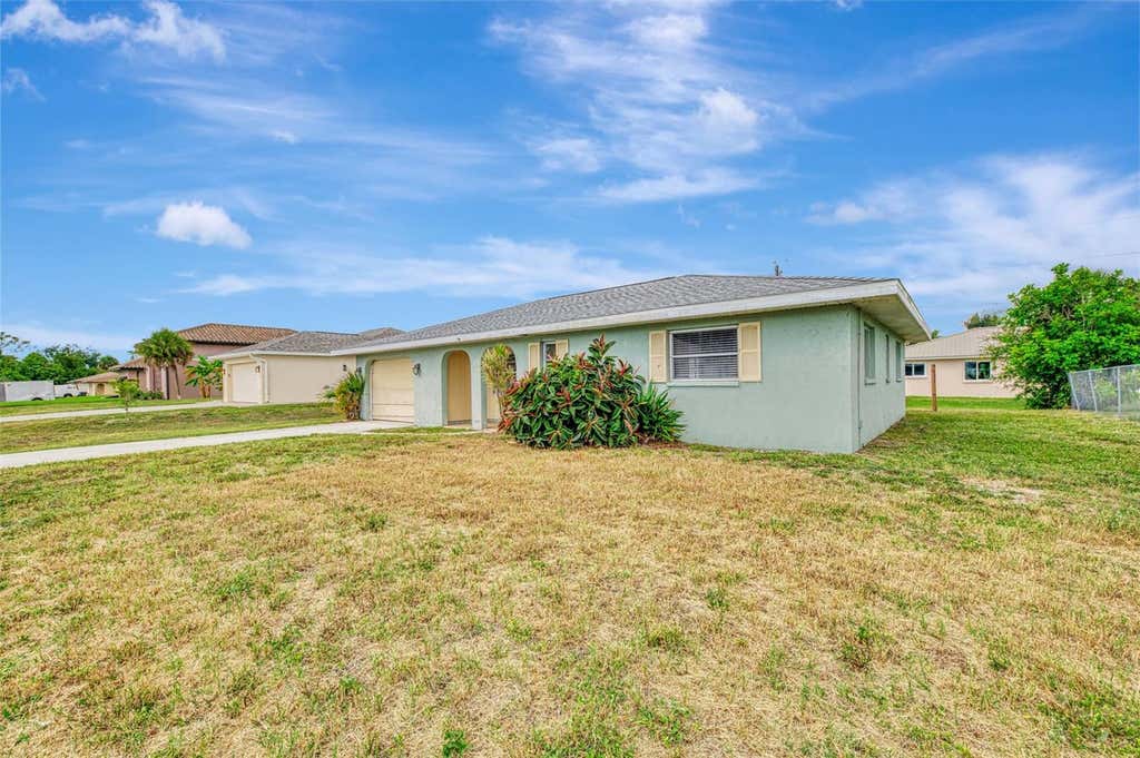 Photo of 256 Periwinkle Road, Venice, FL 34293 (MLS # N6144705)
