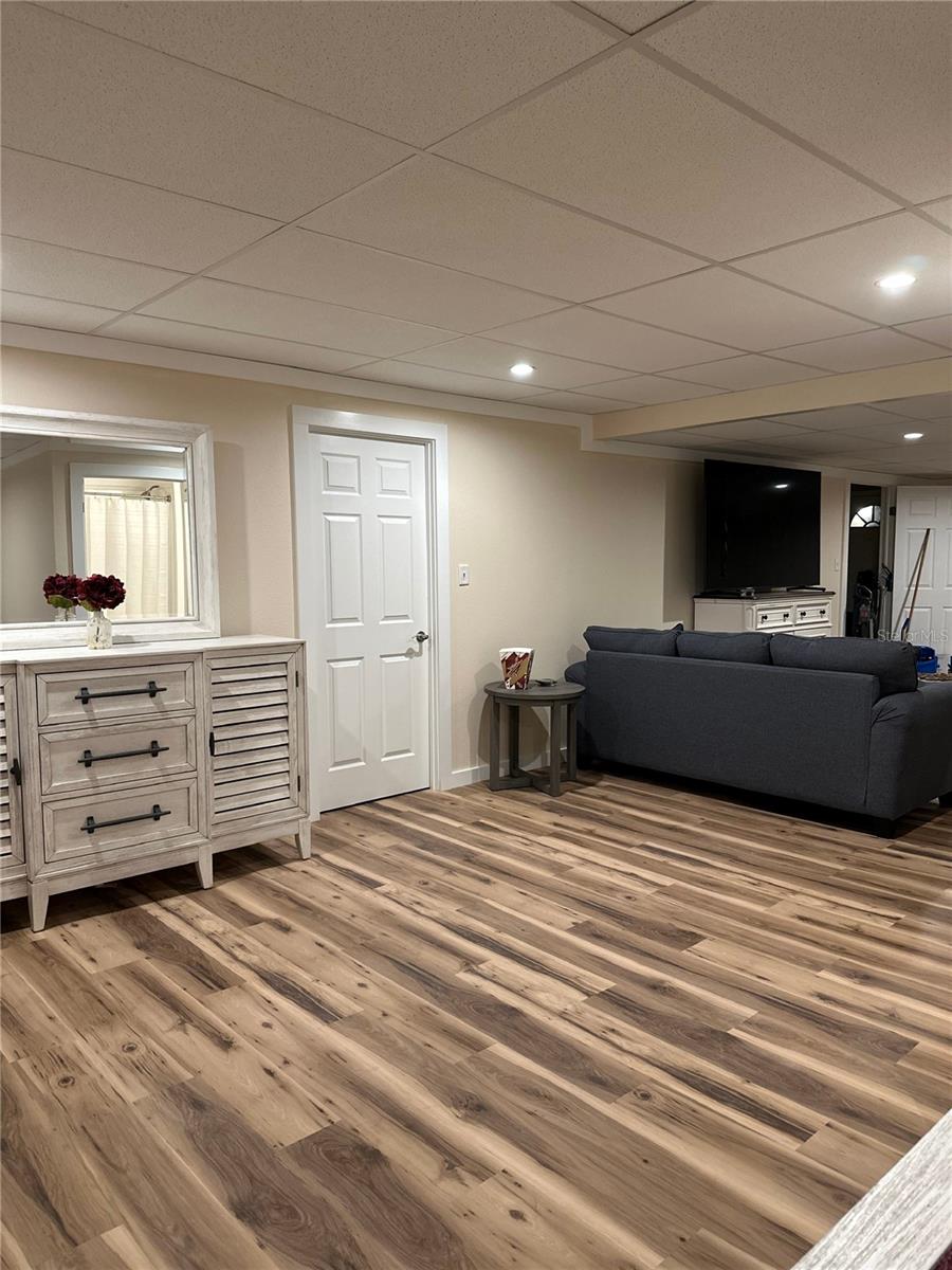 THE LAKES - Residential