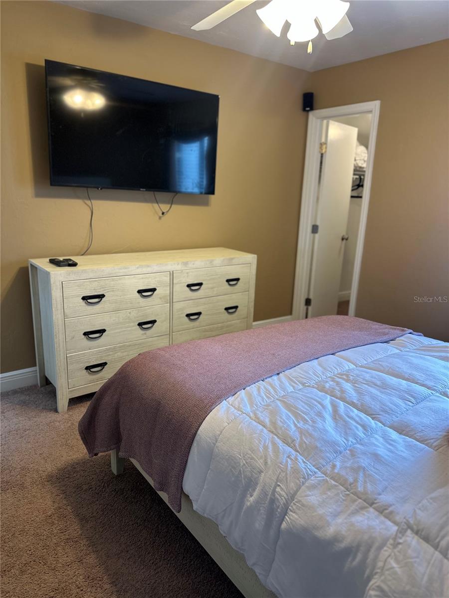 THE LAKES - Residential