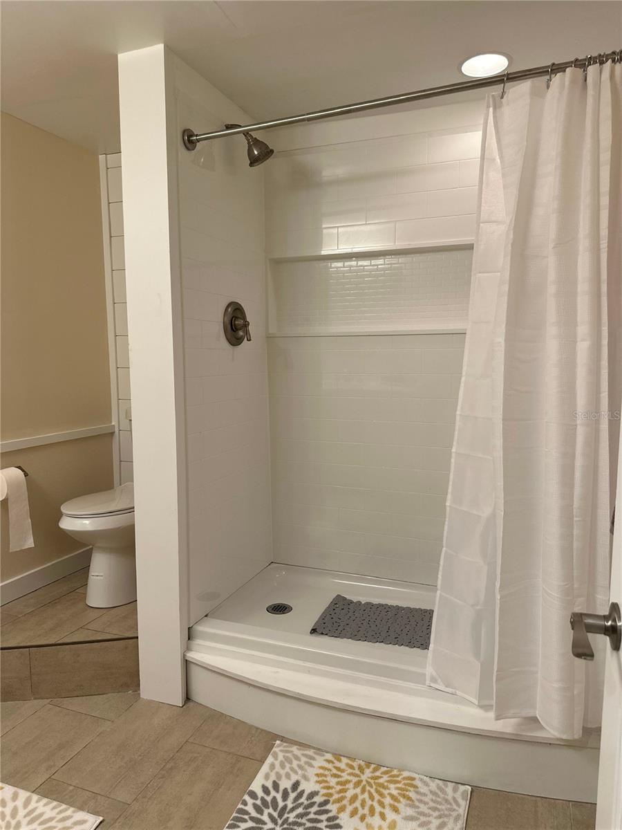 THE LAKES - Residential