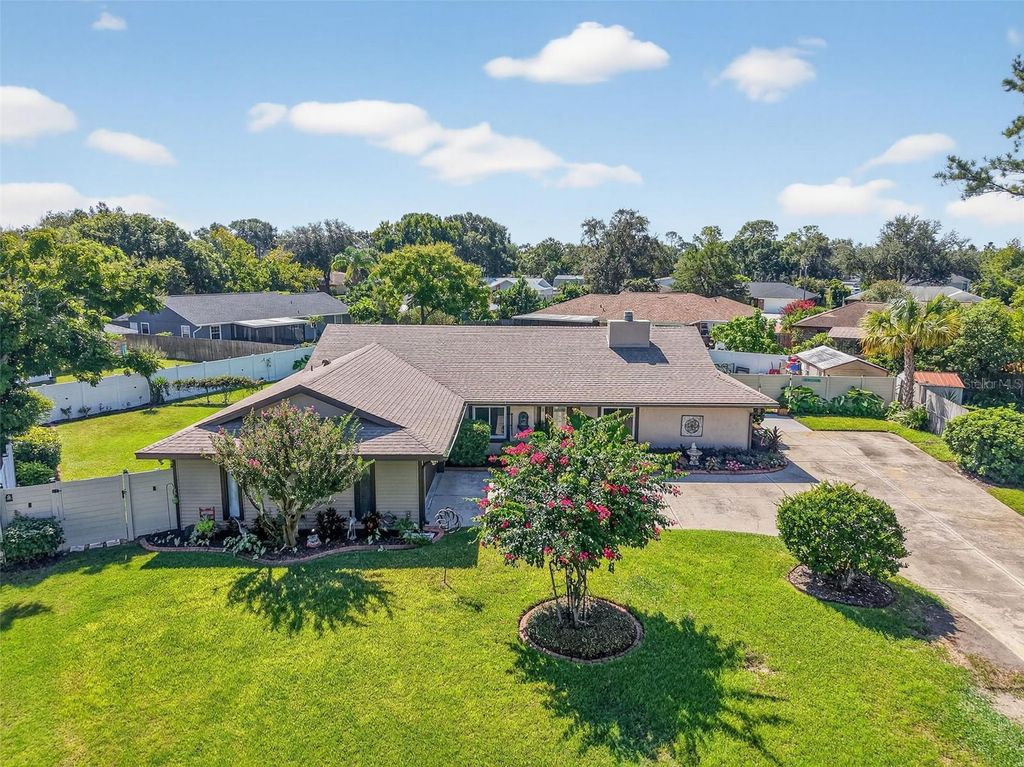 Photo of 2100 Durham Court, Mount Dora, FL 32757 (MLS # G5103235)