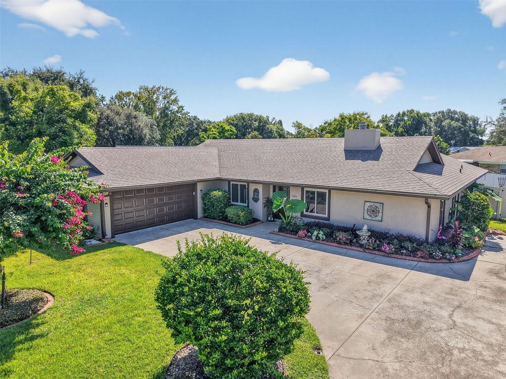 Photo of 2100 Durham Court, Mount Dora, FL 32757 (MLS # G5103235)