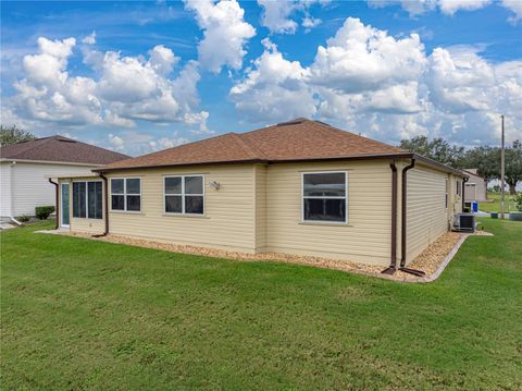 A home in LAKELAND