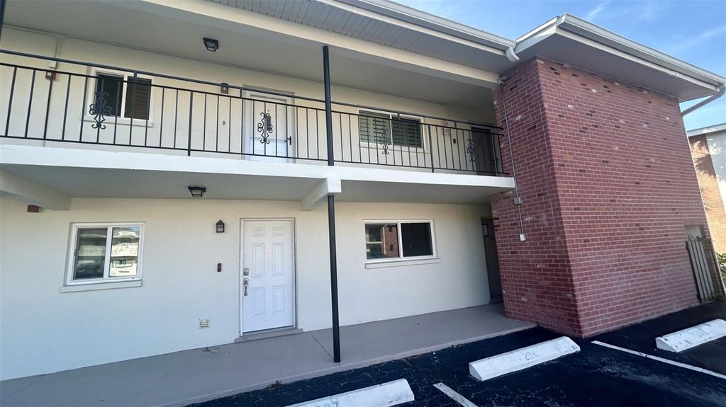 Photo of 4570 Overlook Drive NE #180, St Petersburg, FL 33703 (MLS # TB8382630)