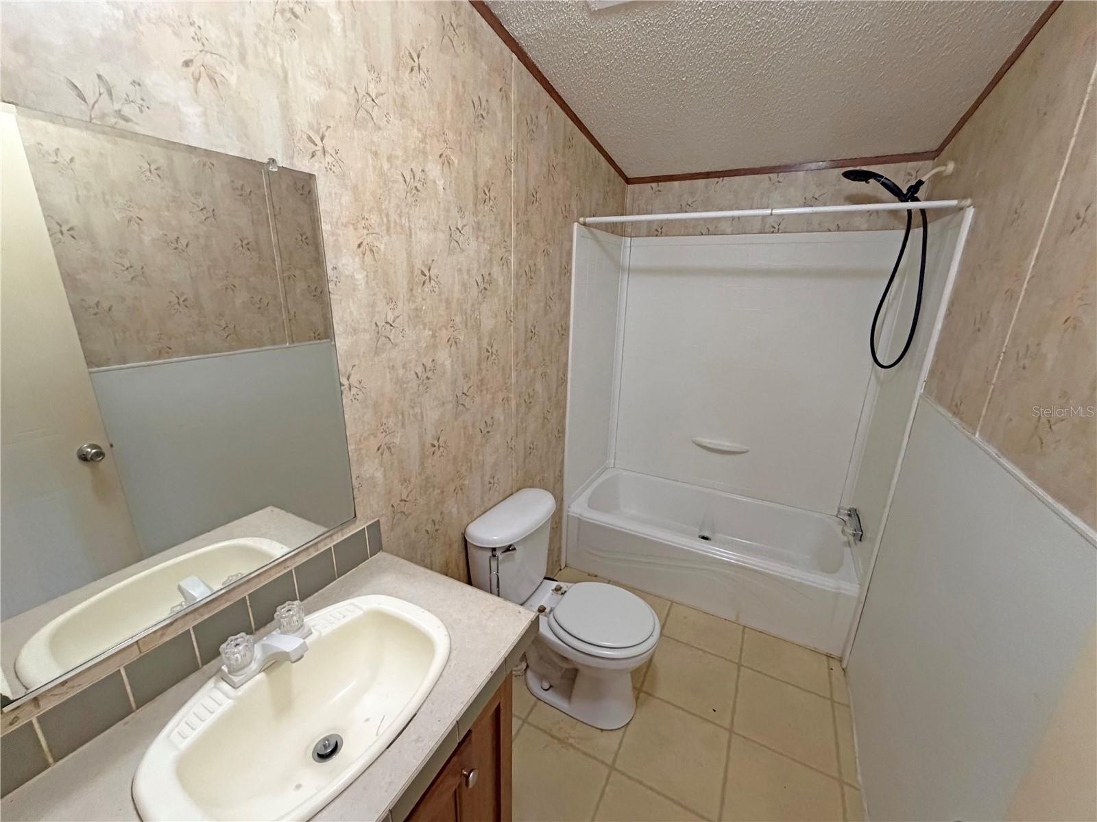 LAK-A-WANA LAKE GARDENS - Residential