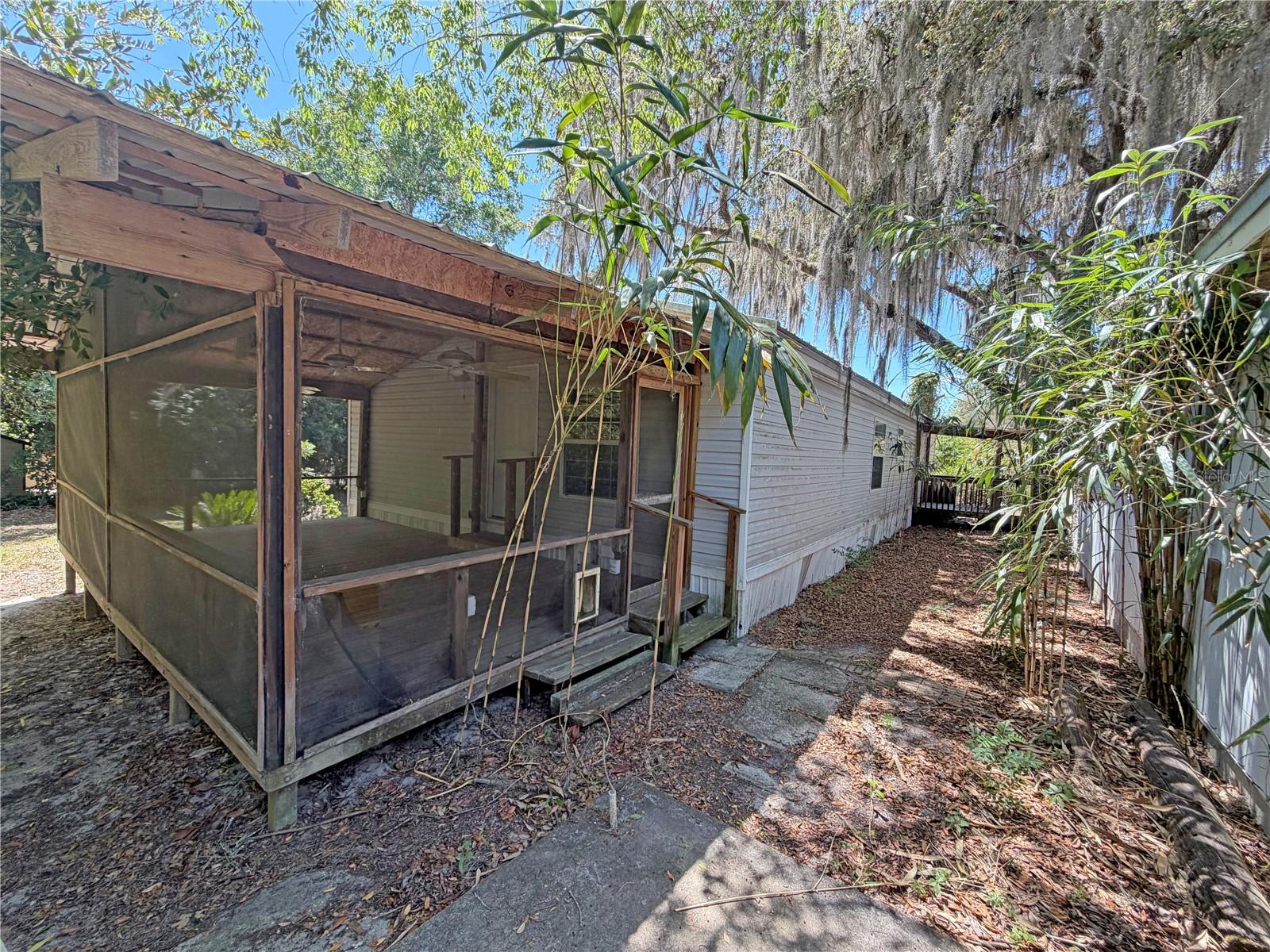 LAK-A-WANA LAKE GARDENS - Residential