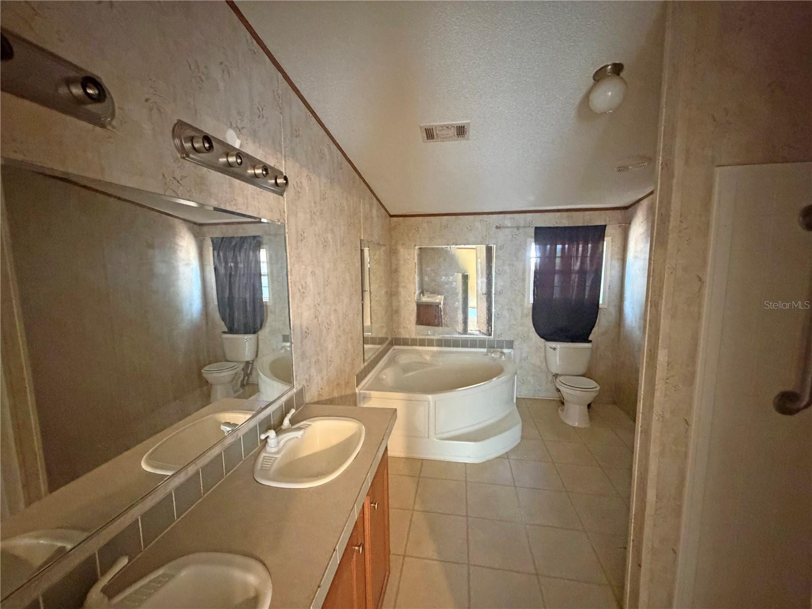LAK-A-WANA LAKE GARDENS - Residential