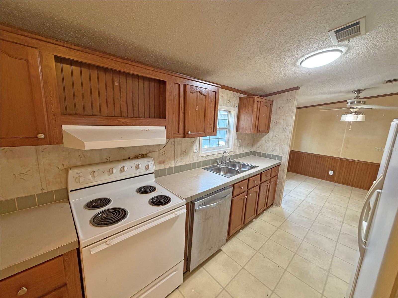 LAK-A-WANA LAKE GARDENS - Residential