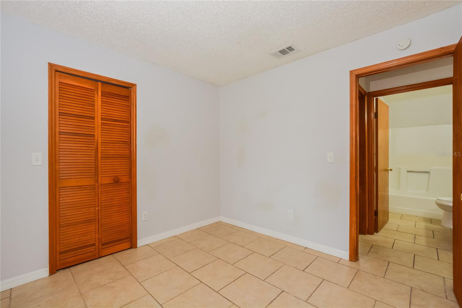 DELTONA LAKES UNIT 32 - Residential