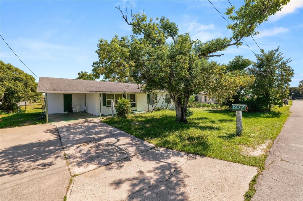 Photo of 807 S Seminole Avenue, Avon Park, FL 33825 (MLS # L4966049)