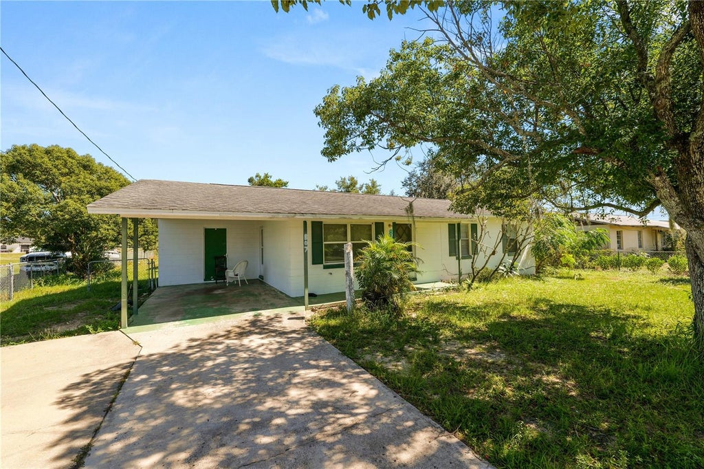 Photo of 807 S Seminole Avenue, Avon Park, FL 33825 (MLS # L4966049)