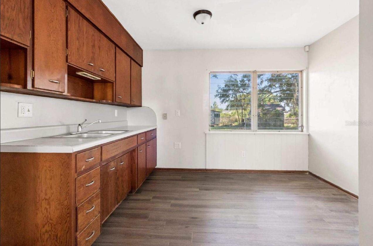 LAKE BONNY HEIGHTS - Residential Lease