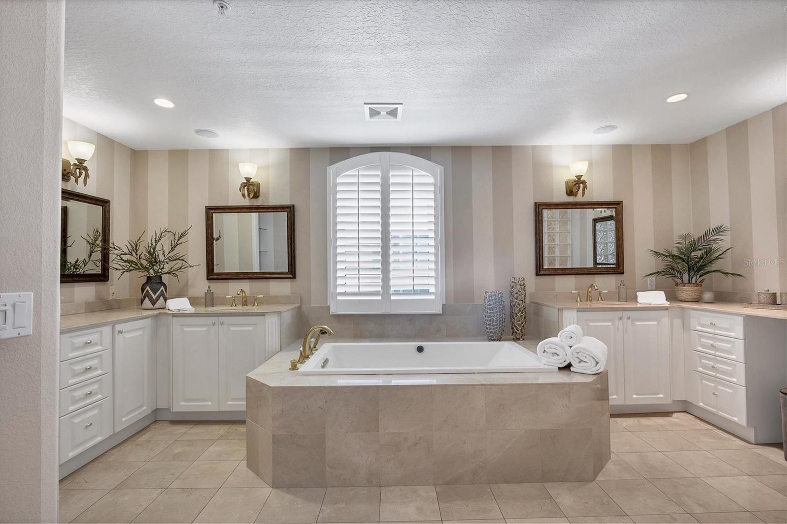 GOLDEN GATE POINT - Residential