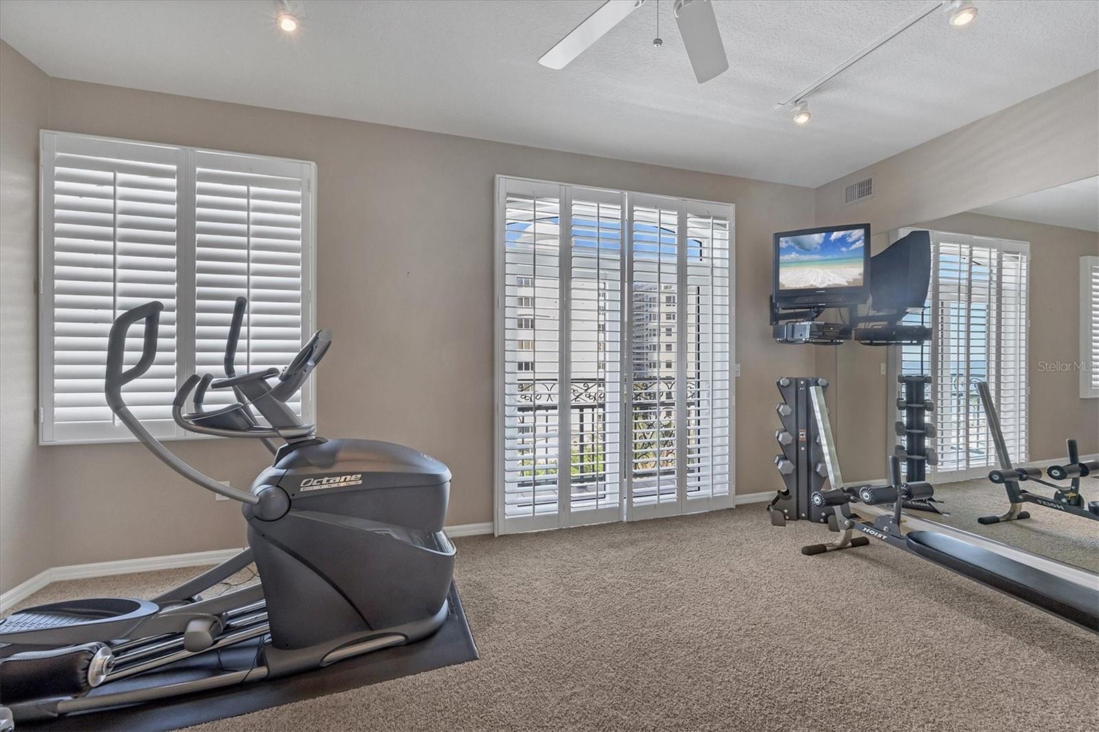 GOLDEN GATE POINT - Residential