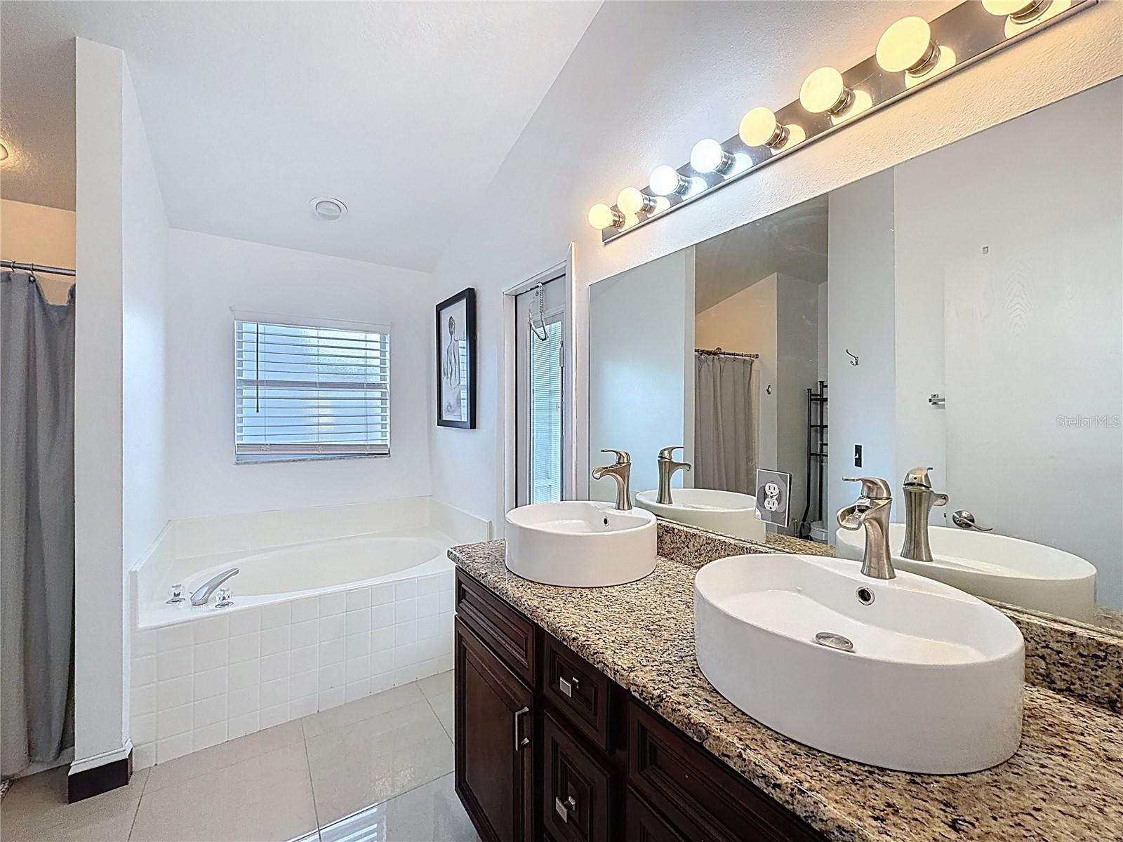 HAMPTON ESTATES - Residential