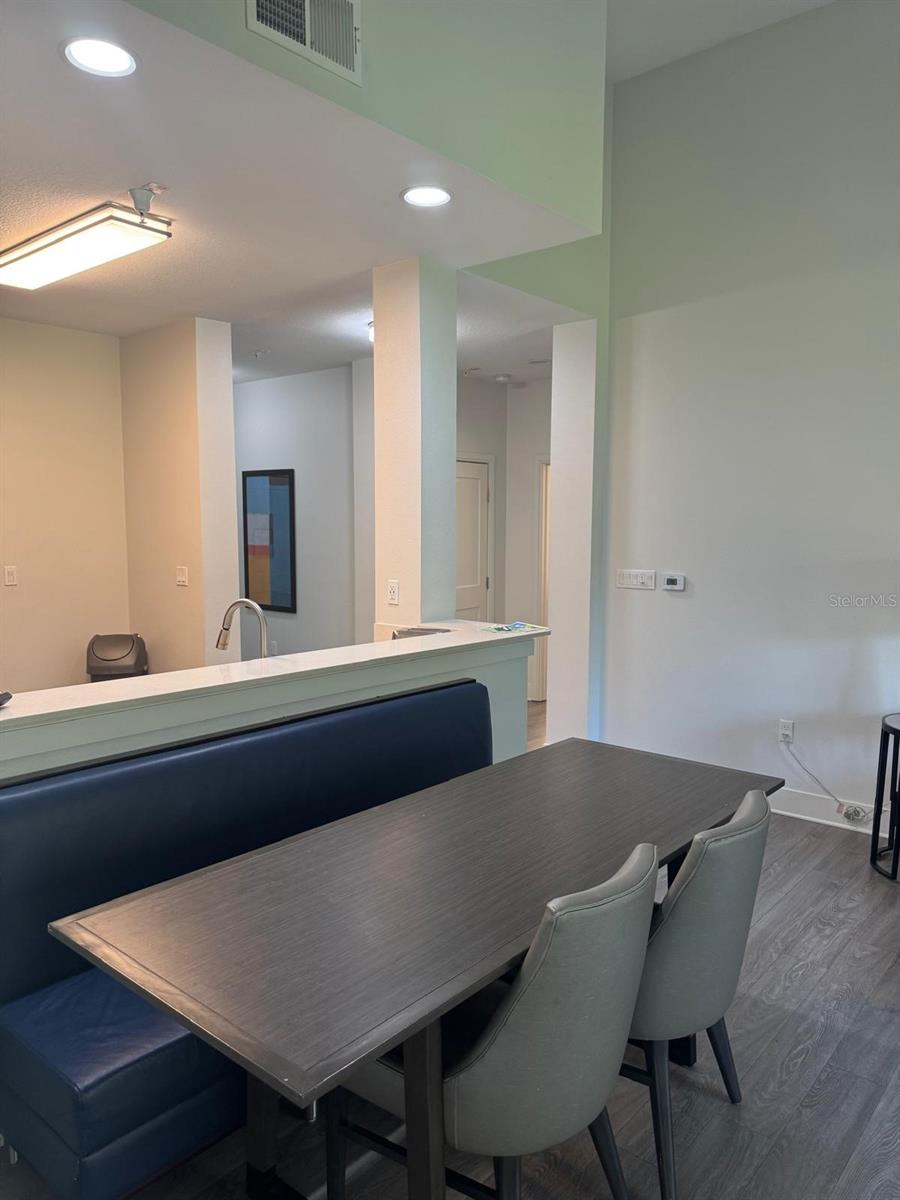 GROVE RESIDENCE & SPA HOTEL CONDO 3 - Residential