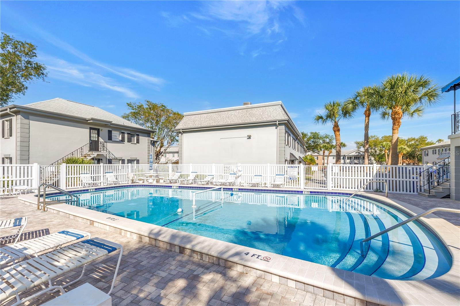 LES CHATEAUX CONDO - Residential