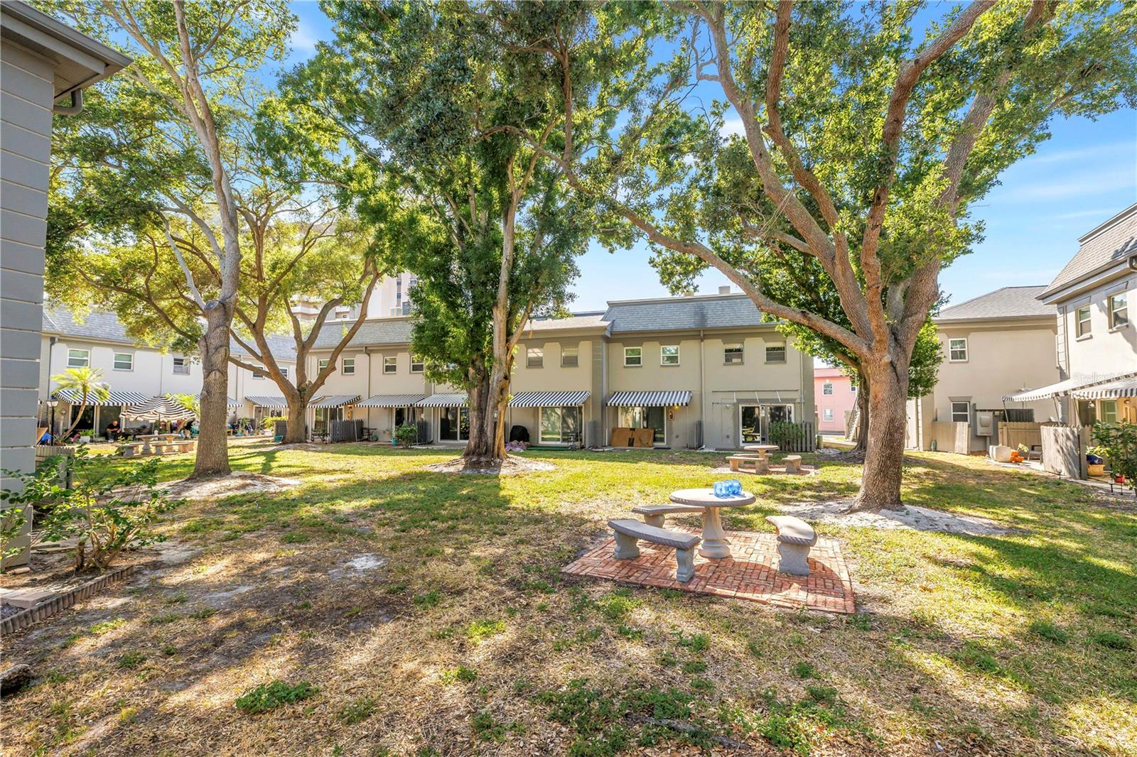 LES CHATEAUX CONDO - Residential