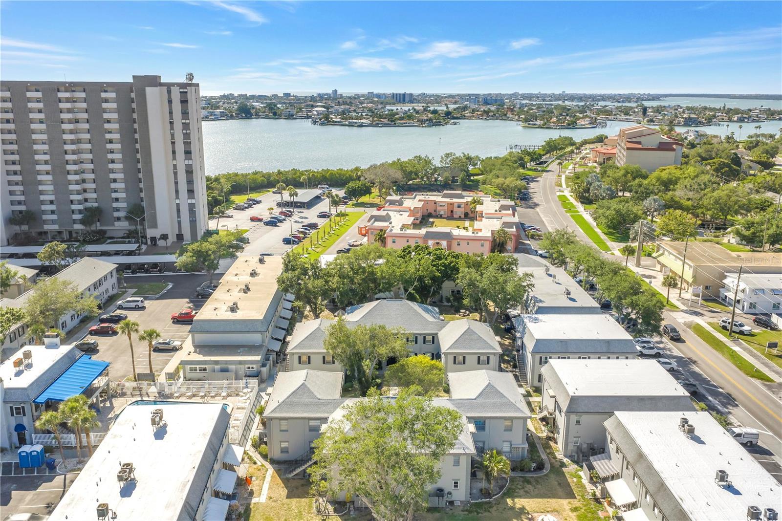 LES CHATEAUX CONDO - Residential