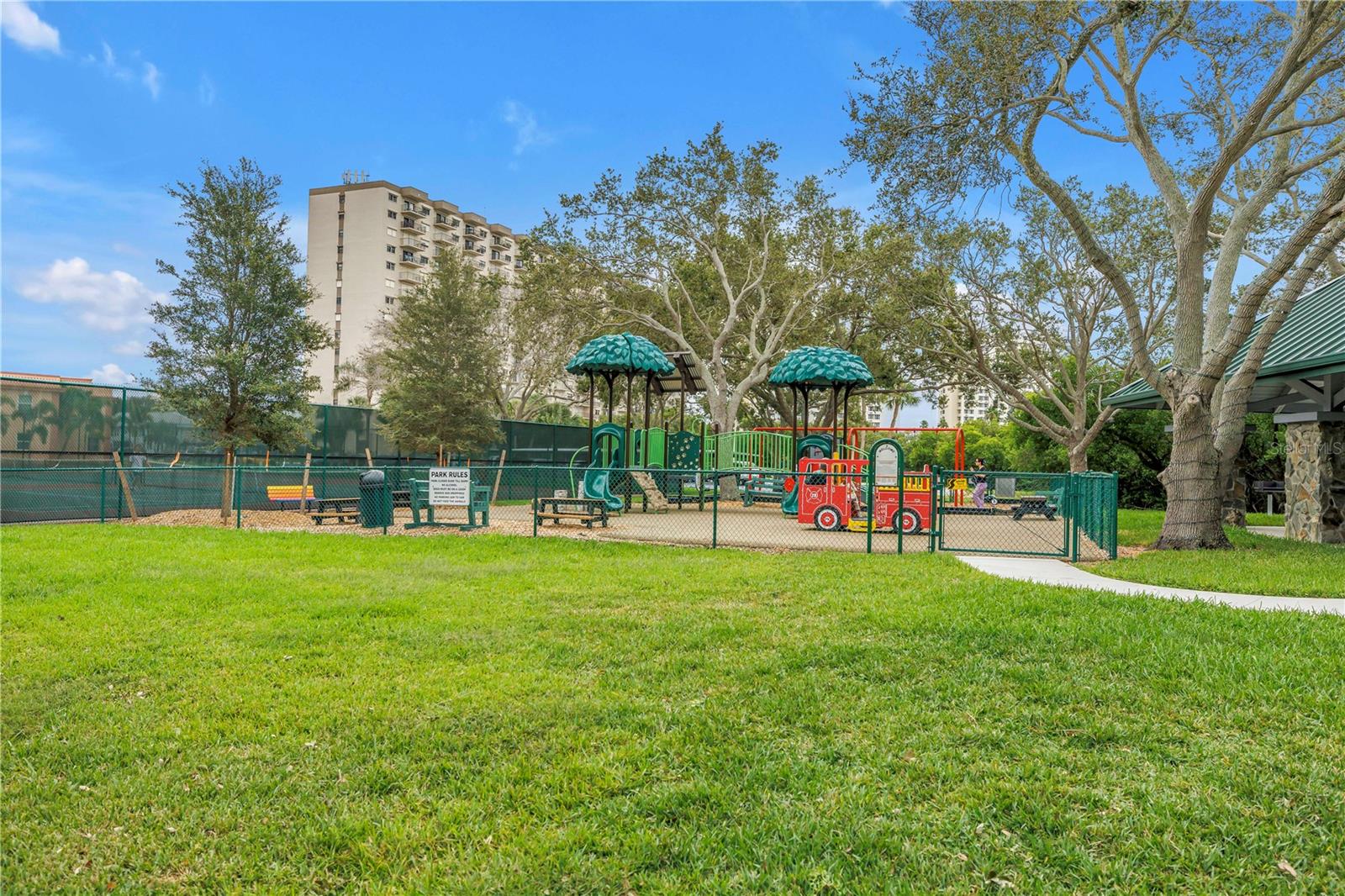 LES CHATEAUX CONDO - Residential
