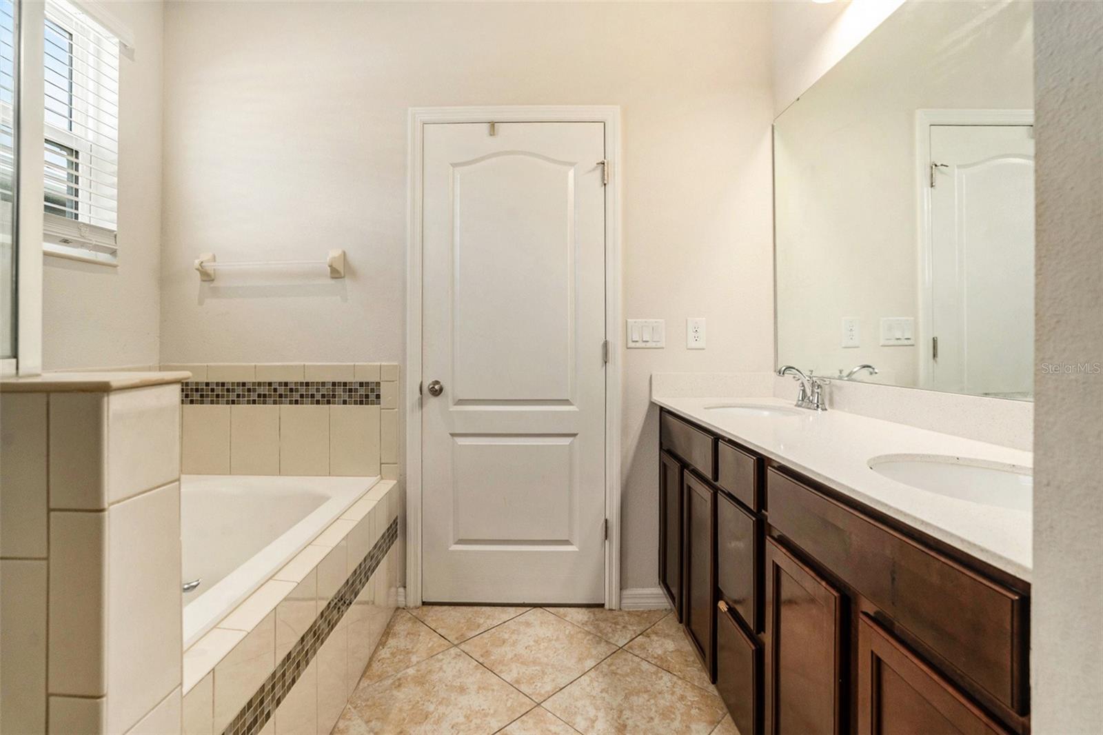 LUCAYA LAKE CLUB PH 3 - Residential