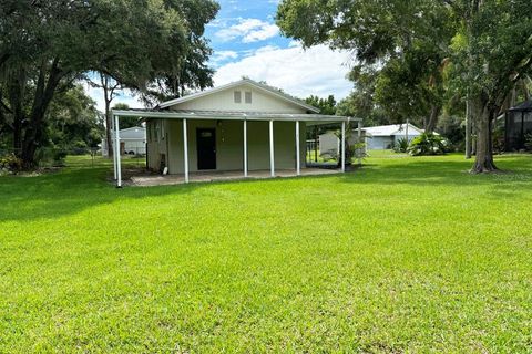 A home in PLANT CITY