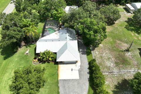 A home in PLANT CITY