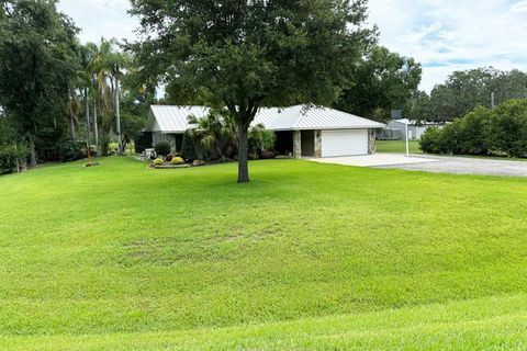 A home in PLANT CITY