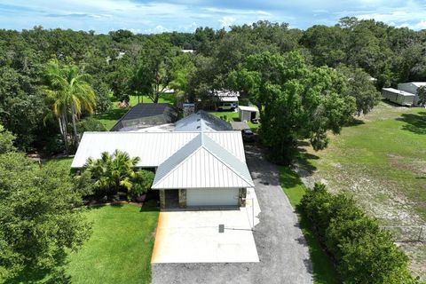 A home in PLANT CITY