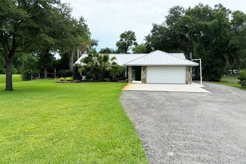 A home in PLANT CITY